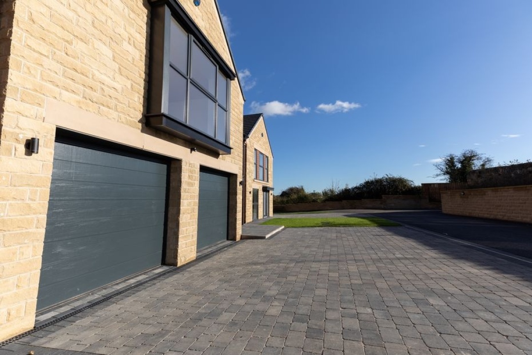 Manor Rise - Kiveton Park Station -