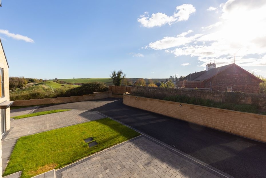 Manor Rise - Kiveton Park Station -