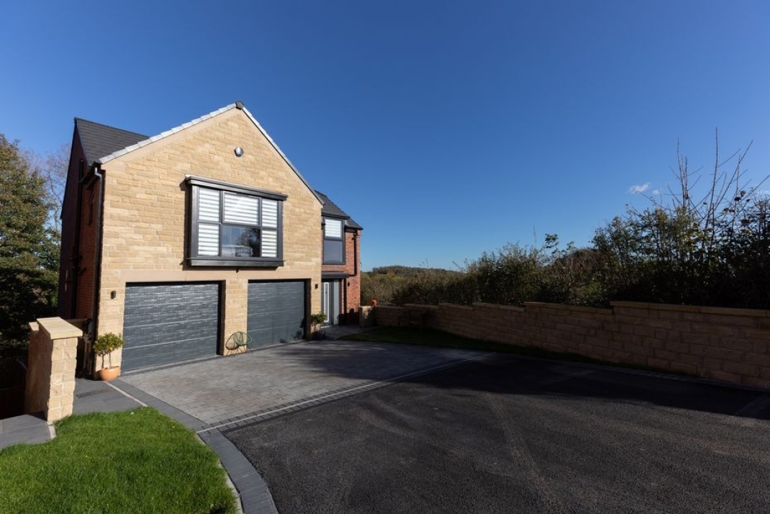 Manor Rise - Kiveton Park Station -
