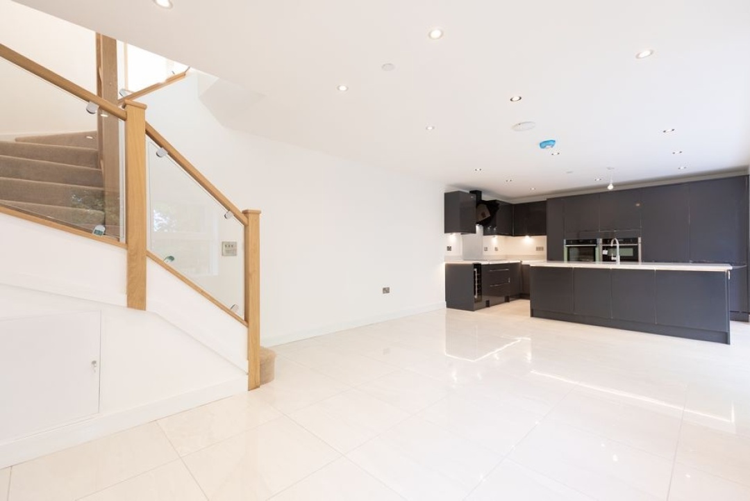 Manor Rise - Kiveton Park Station -