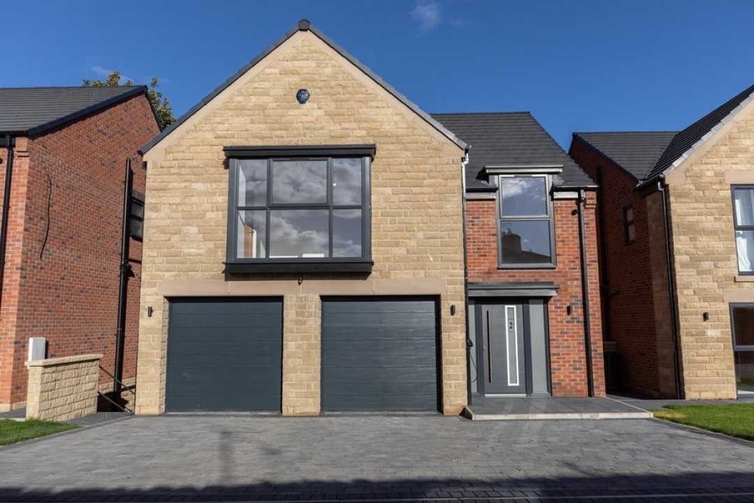 Manor Rise - Kiveton Park Station -