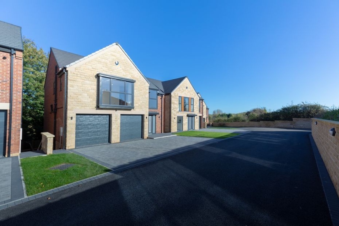Manor Rise - Kiveton Park Station -