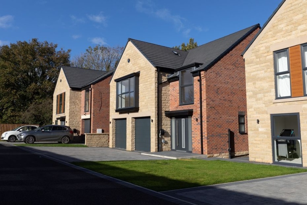 Manor Rise - Kiveton Park Station -