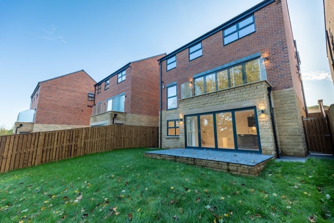 Manor Rise - Kiveton Park Station -