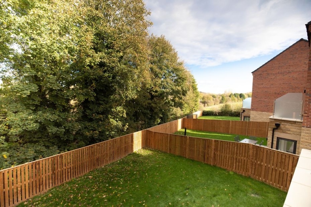 Manor Rise - Kiveton Park Station -