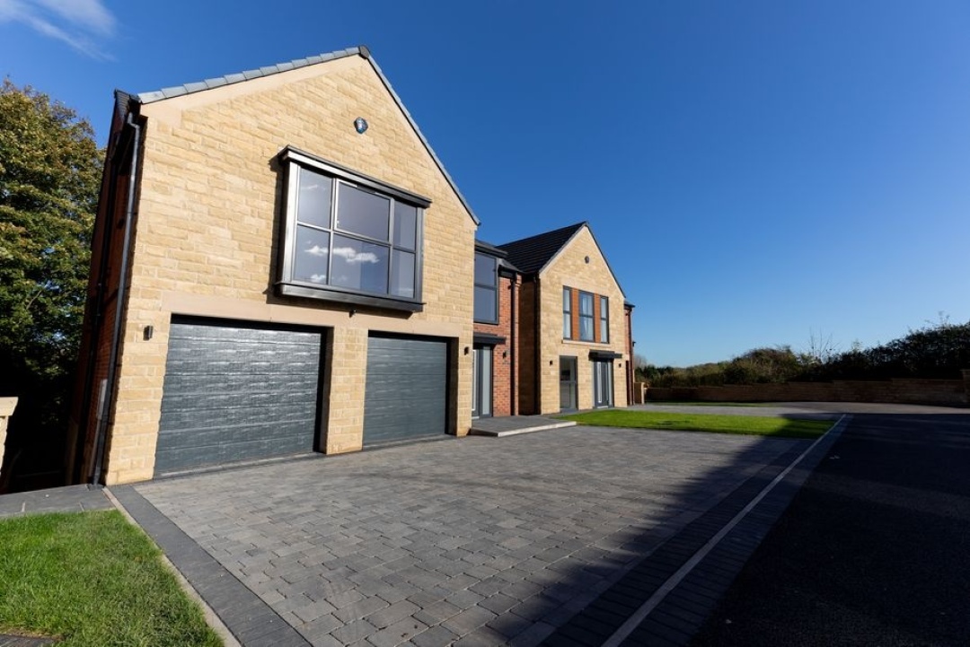 Manor Rise - Kiveton Park Station -
