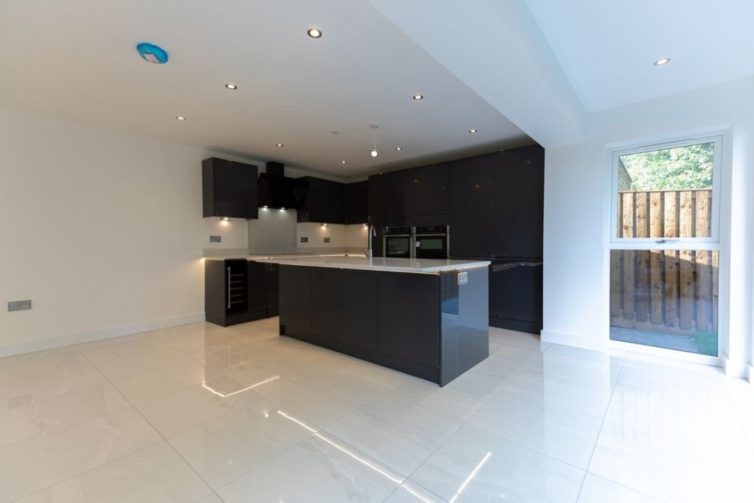 Manor Rise - Kiveton Park Station -